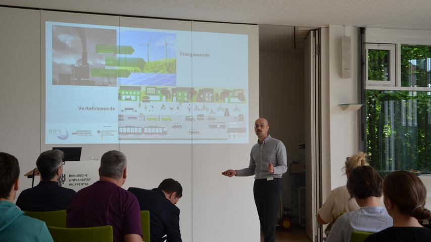 Jean-Henri Huttarsch während seines Vortrags