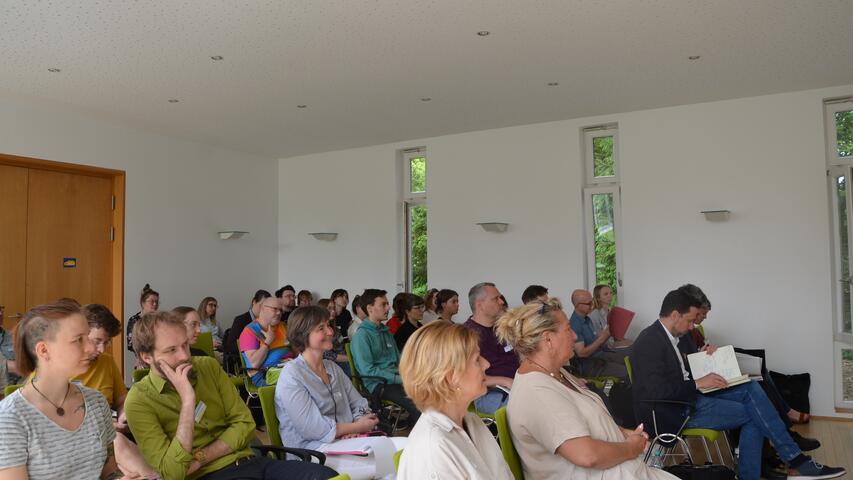 Publikum während des Vortrags von Jean-Henri Huttarsch