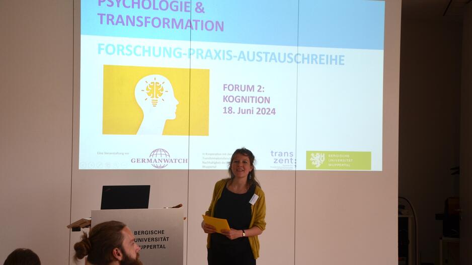 Marie Heitfeld eröffnet die zweite Fachtagung